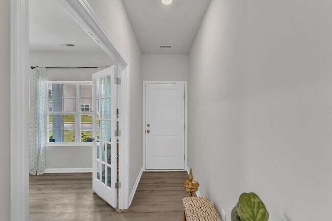 Building Photo - Spacious 3-Bedroom Home for Rent in Knight...