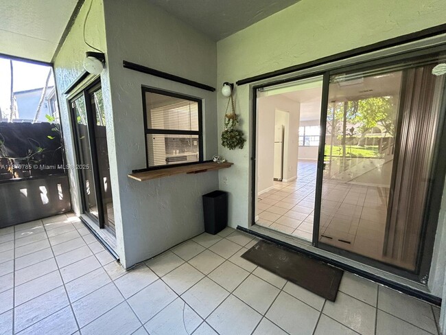 Building Photo - 11047 SW 154th Ct