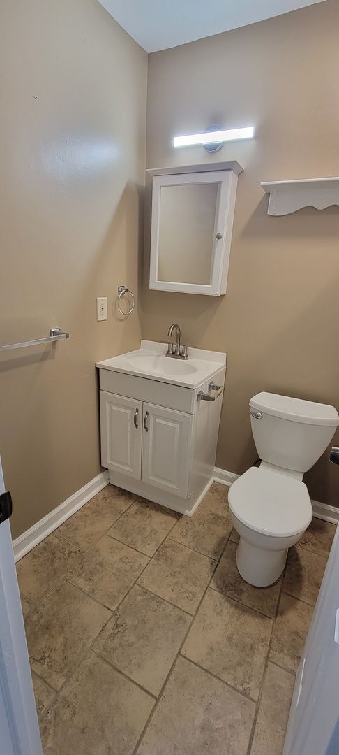 Building Photo - Modern Townhome - Bensalem