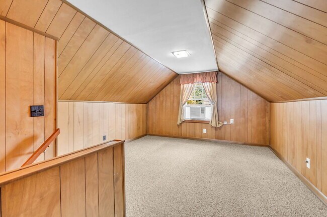 Building Photo - 3 Bedroom/ 2 Bathroom in Rosebank!