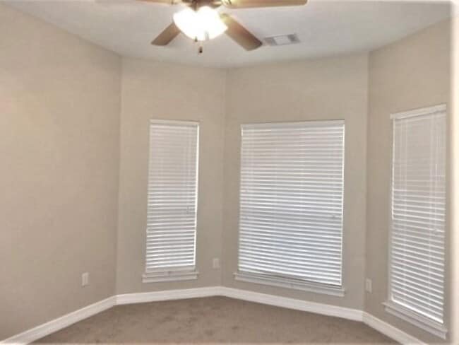 Building Photo - 12424 Red Stag Ct