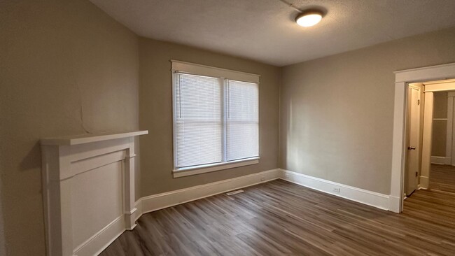 Building Photo - 407 St Andrew St