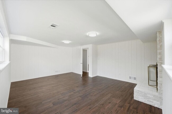 Building Photo - 9831 Singleton Dr