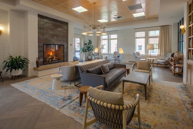 Building Photo - Updated One Bedroom Condo at The Peloton. ...