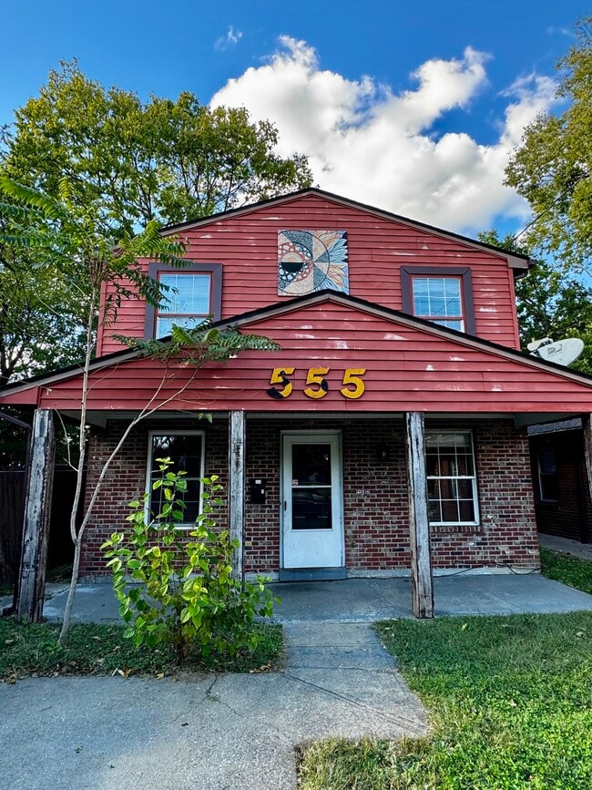 Building Photo - 555 N Limestone