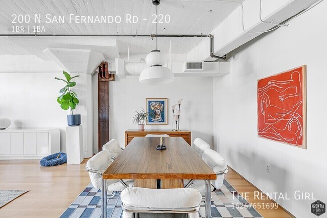 Building Photo - Stylish Lincoln Heights Loft | Private Bal...