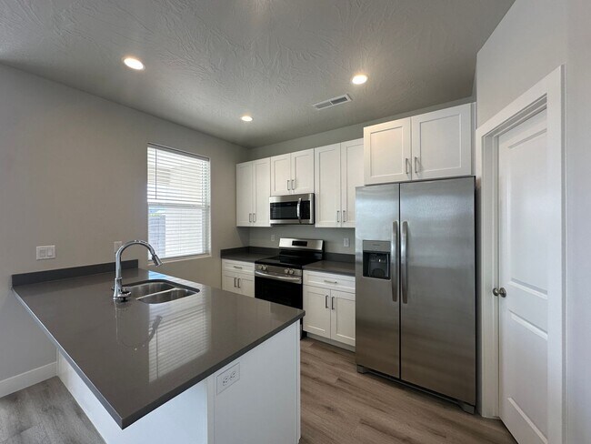 Building Photo - 3 BEDROOM SAND HOLLOW TOWNHOME FOR RENT!