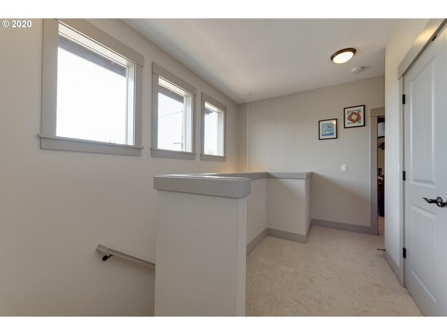 Building Photo - Incredible 2 Bed 1.5 Bath + Den  in N Portland near Peninsula Park! A/C and More!
