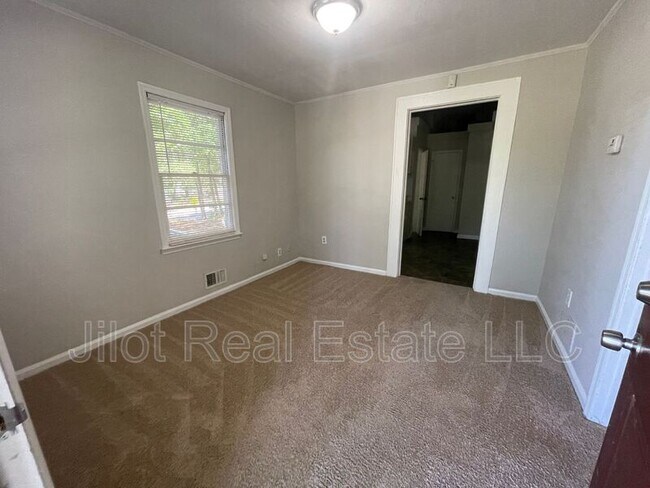 Building Photo - 3825 Church St