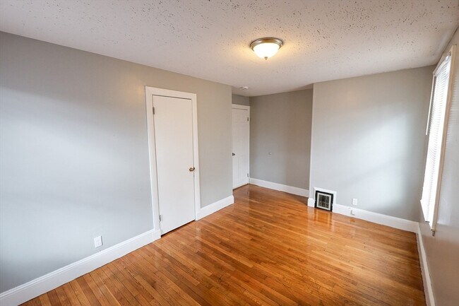 Building Photo - 4 Standard St