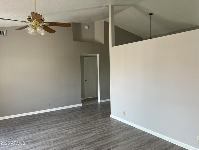 Building Photo - 543 W Pampa Ave