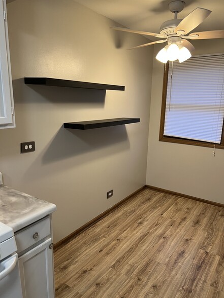 Kitchen - 14428 S Division St