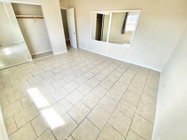 Building Photo - CUTE ONE BEDROOM / ONE BATH APARTMENT UNIT!