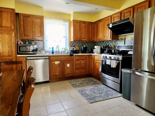 Building Photo - 19 Bonnell Pl