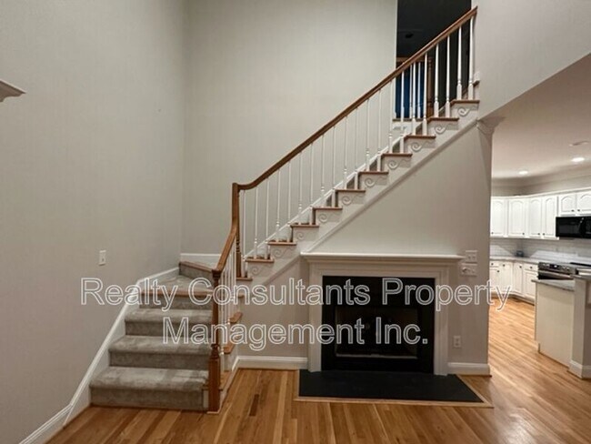 Building Photo - 11 Park Village Ln
