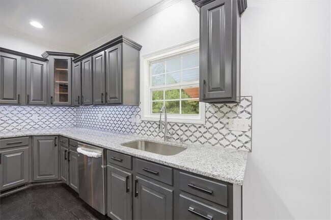 Building Photo - 2000 Millstone Dr SW