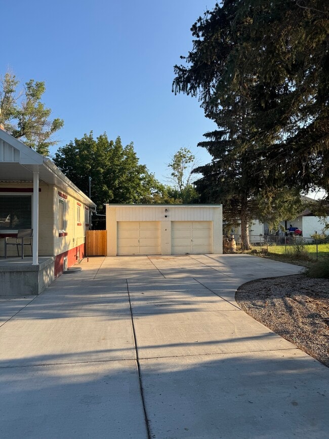 Building Photo - 3550 E 109 N