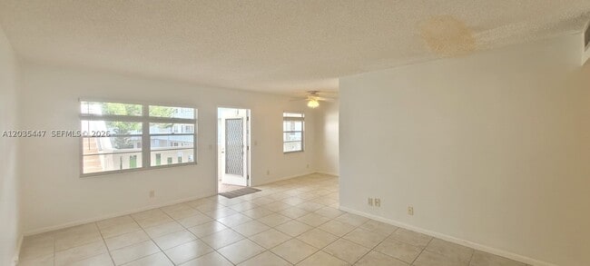 Building Photo - 320 Fanshaw H