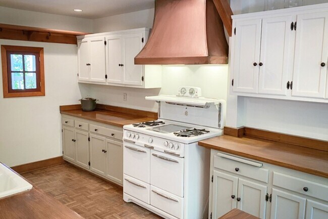 Building Photo - 3814 Dixie Canyon Ave