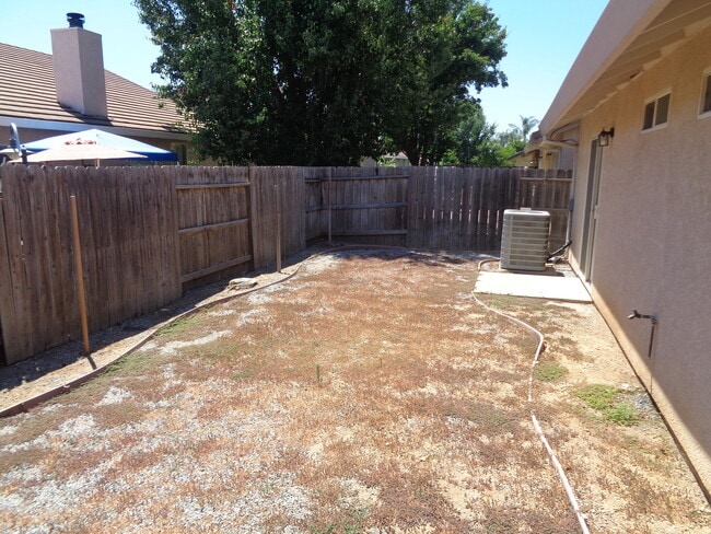 Building Photo - 1080 Courtyard Dr