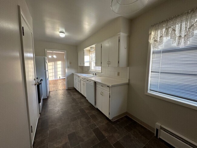 Building Photo - South Hill 3 Bedroom 2 Bath Rancher