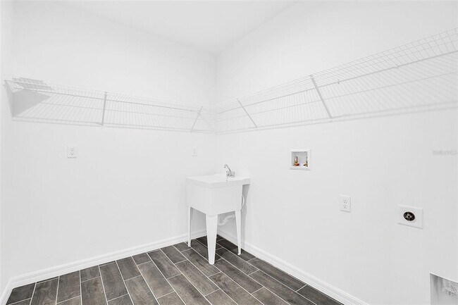 Building Photo - 1217 Grassland Ave