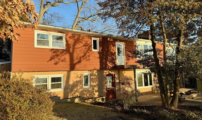 Building Photo - Severna Park - Private & Secluded Waterfront - Round Bay Community.