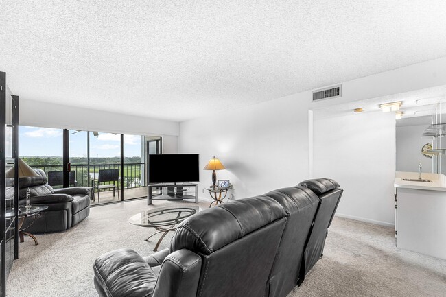 Building Photo - 6662 Boca Del Mar Dr