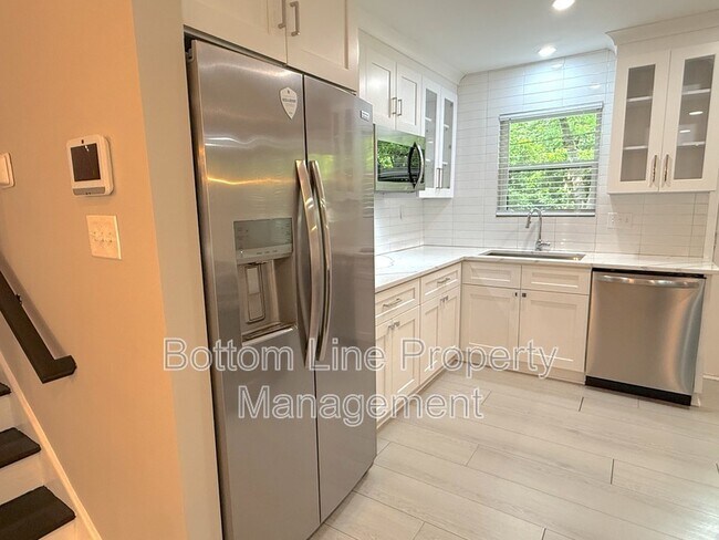Building Photo - 4117 Oak Forest Dr