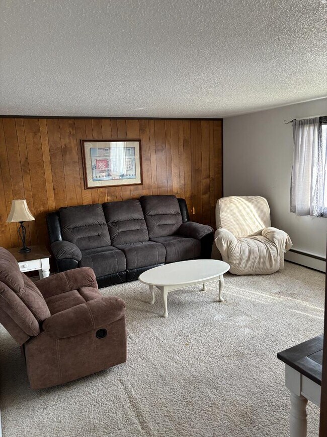 Primary Photo - 1131 Walnut St