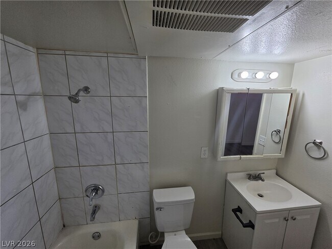 Building Photo - 615 S Royal Crest Cir