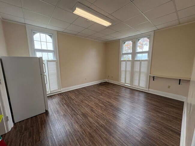 Building Photo - 110 Langhorne Ln