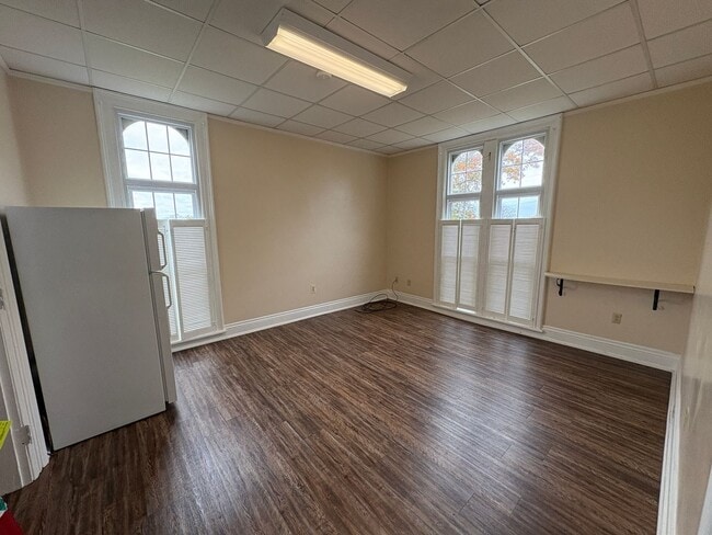 Building Photo - Apartment located inside beautiful historcal home in Lynchburg!