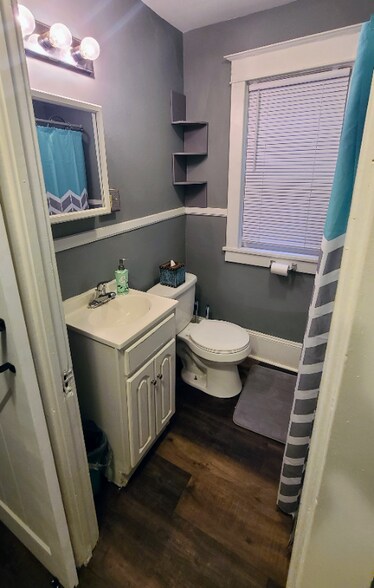 Building Photo - 191 Queen St