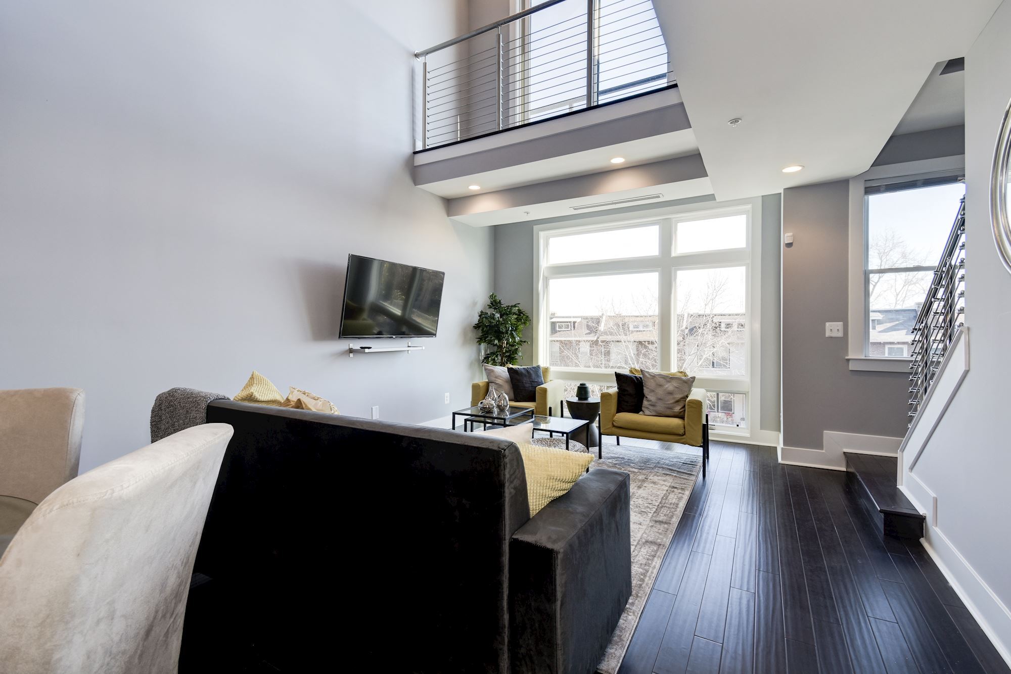 Building Photo - 2122 3rd St NE