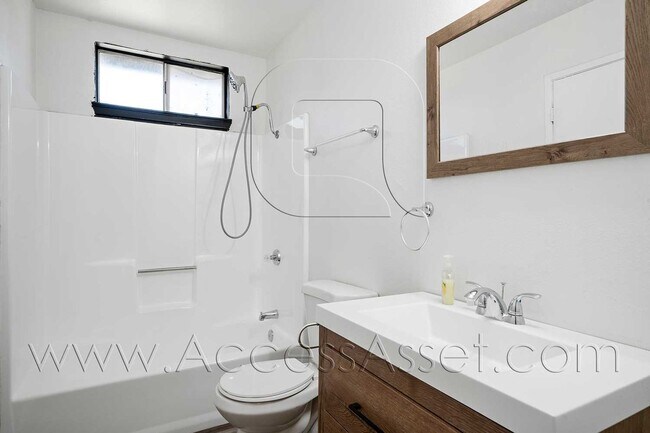 Building Photo - Single-Story 3BR Home with Garage & Fully Fenced Yard