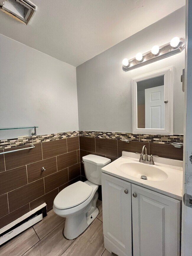 371 Whiton St - 366 Whiton St