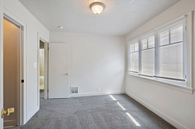 Building Photo - 212 Patterson St
