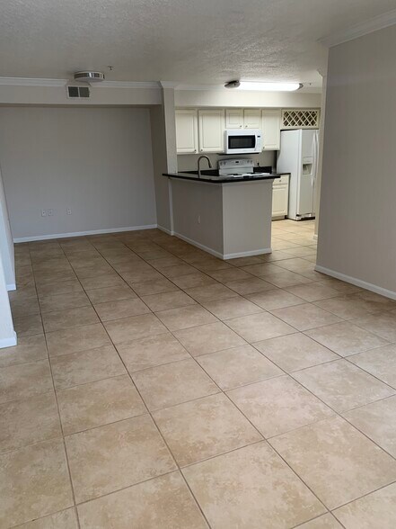 Building Photo - 805 Boardwalk Dr