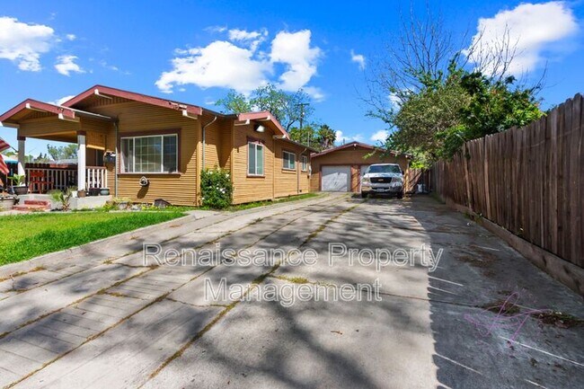 Primary Photo - 1026 Windeler Ave