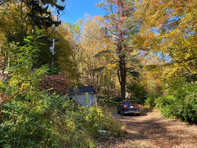 Building Photo - 8 Paterson Hill Rd