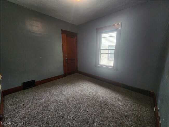 Building Photo - 11321 Parkview Ave