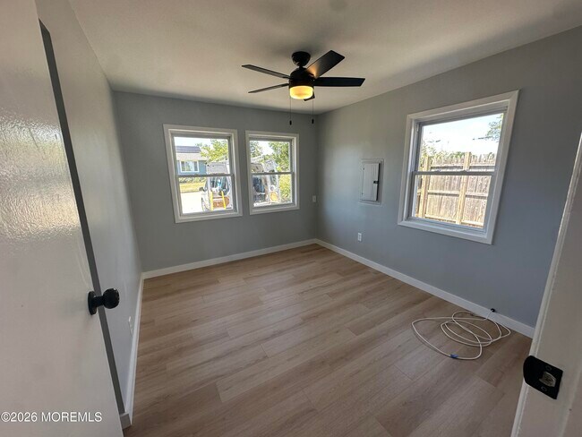 Building Photo - 10 James Hollow Dr