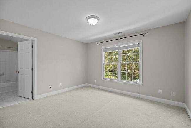Building Photo - Beyond Stunning Home!