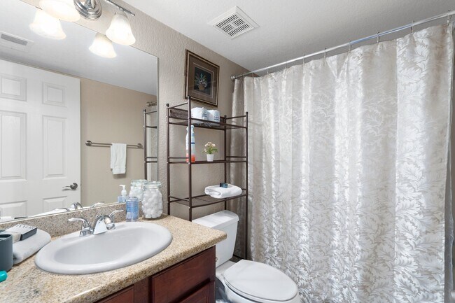 2nd bathroom with bathtub - 3600 N Hayden Rd