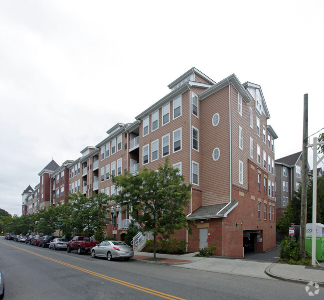 Building Photo - Adams Mill River House