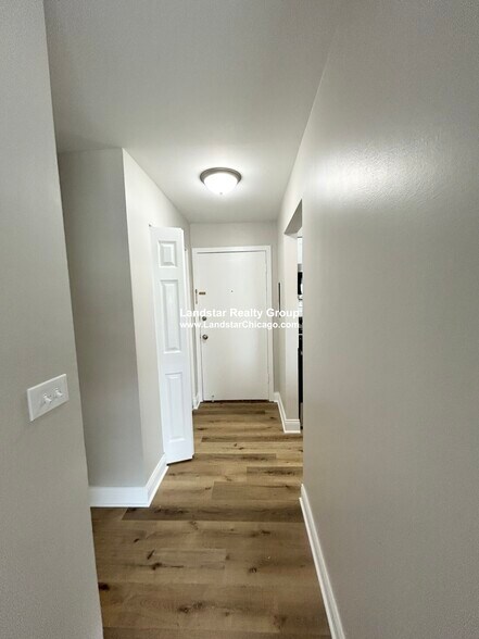 Building Photo - 104 N Kenilworth Ave