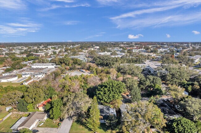 Building Photo - Modern, Move-In-Ready 3/2 Home with Spacious Yard & Garage |