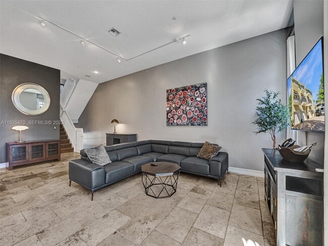 Building Photo - 2356 Wilton Dr