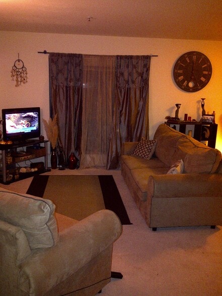 previous tenants furniture for illustrative purpose - 260 Perkins Street